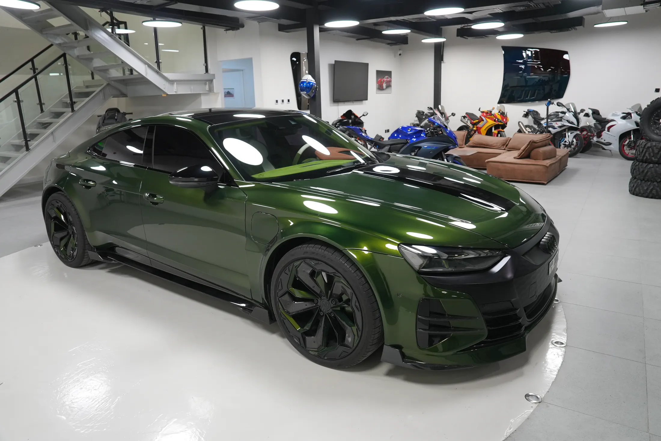 Audi RS e-tron GT, front three-quarter in the workshop