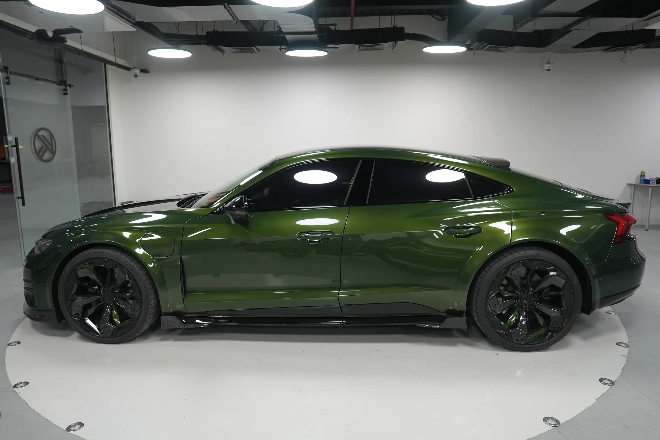 Audi RS e-tron GT, side profile