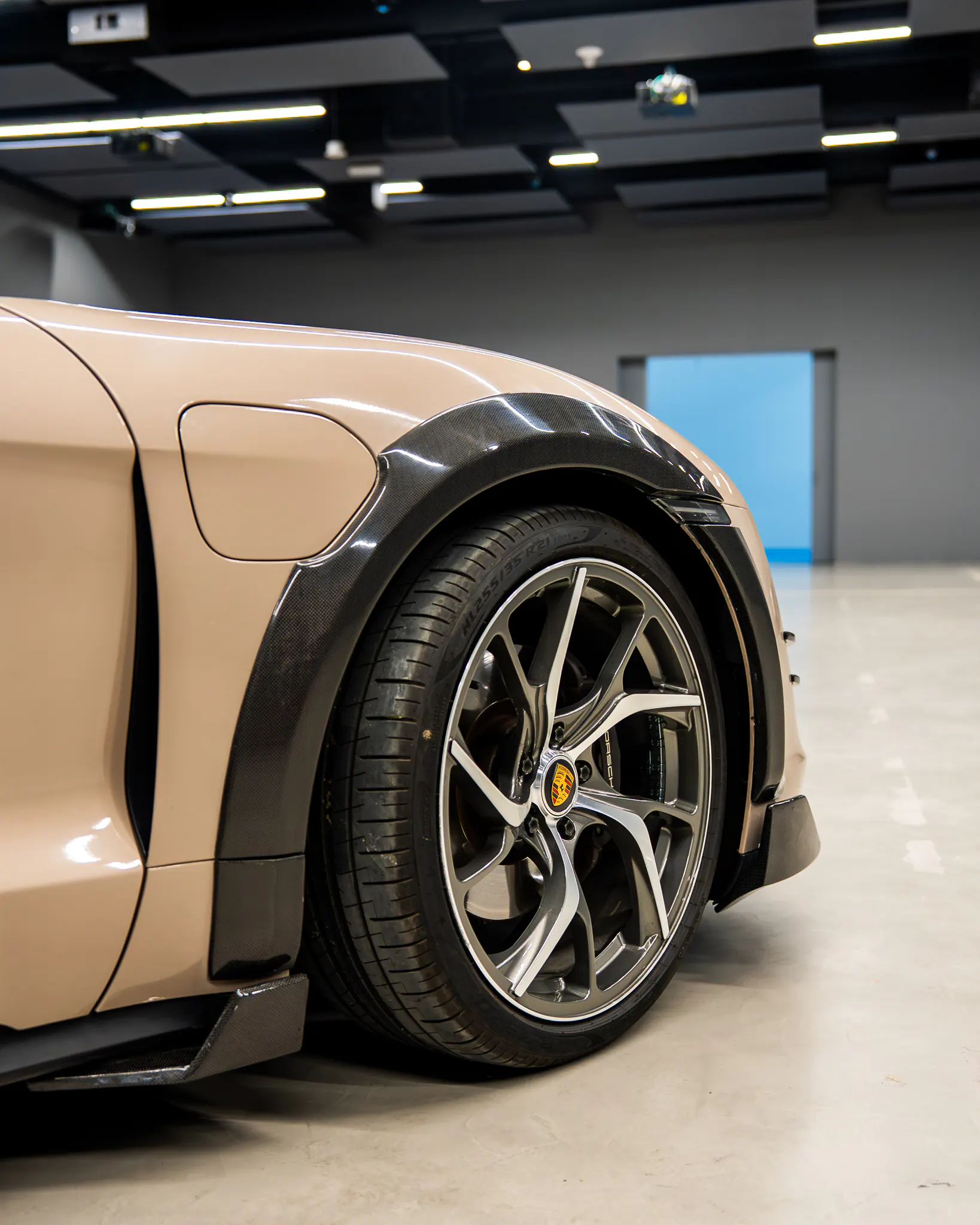 Porsche Taycan carbon front arch and wheel